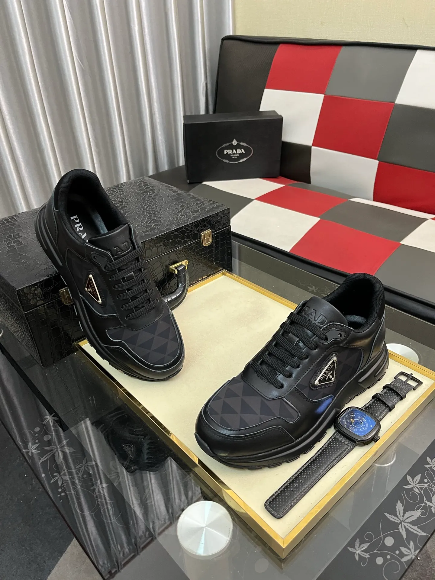 Men's men's shoes 💰420⌚️⌚️ Prada/Prada Men's new casual shoes, this sports shoe is made of imported calfskin upper with breathable mesh and breathable mesh lining. The foot pads are made of sheepskin, and the outsole is made of non-slip sports exclusive rubber outsole with logo. It feels good on the feet and is a fashionable item! Size: 38-442️⃣Colors available